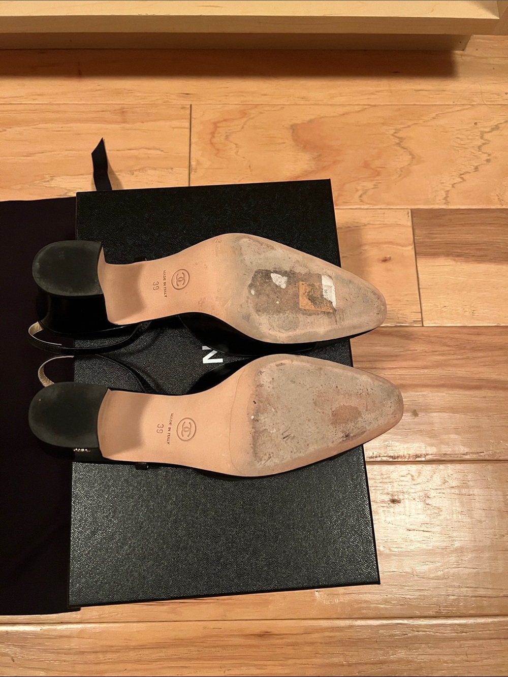 CHANEL Black Two-Tone Slingback Mules - Picture 4 of 6
